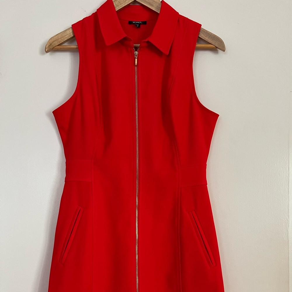 XOXO red sleeveless zipper dress  with collar excellent condition (pre-owned)